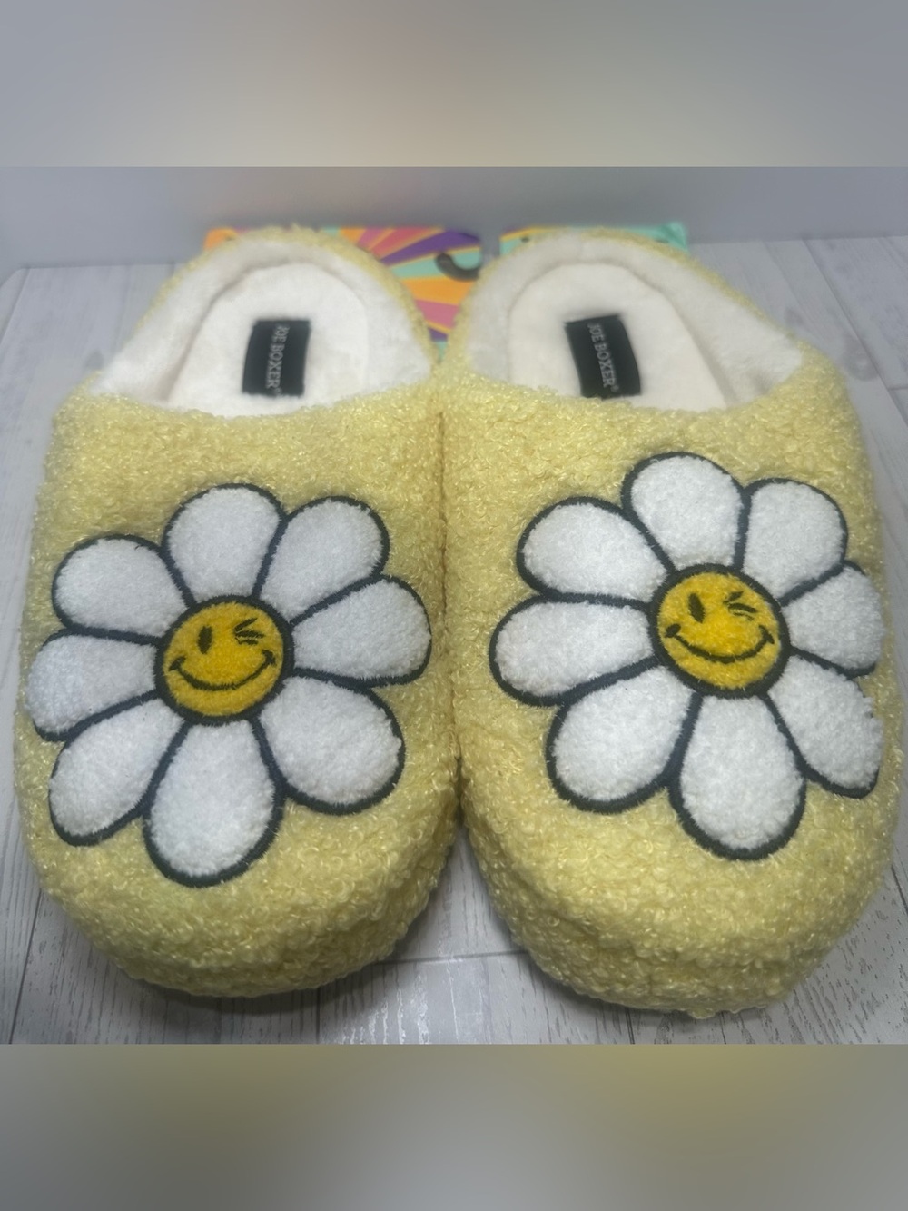 NWT - Joe boxer Women’s ‘Mr. Winky’ Daisy Smiley Face Slippers, Yellow, Sz Small
